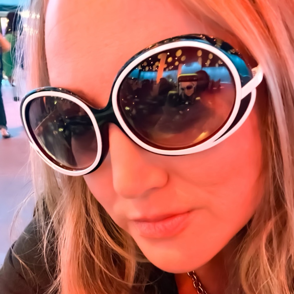 Cinema Fly *Limited Edition 1960s Retro Jackie O style MOD Sunglasses 💋